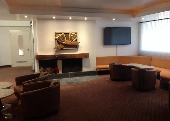 Route Du Village 5 Panorama *